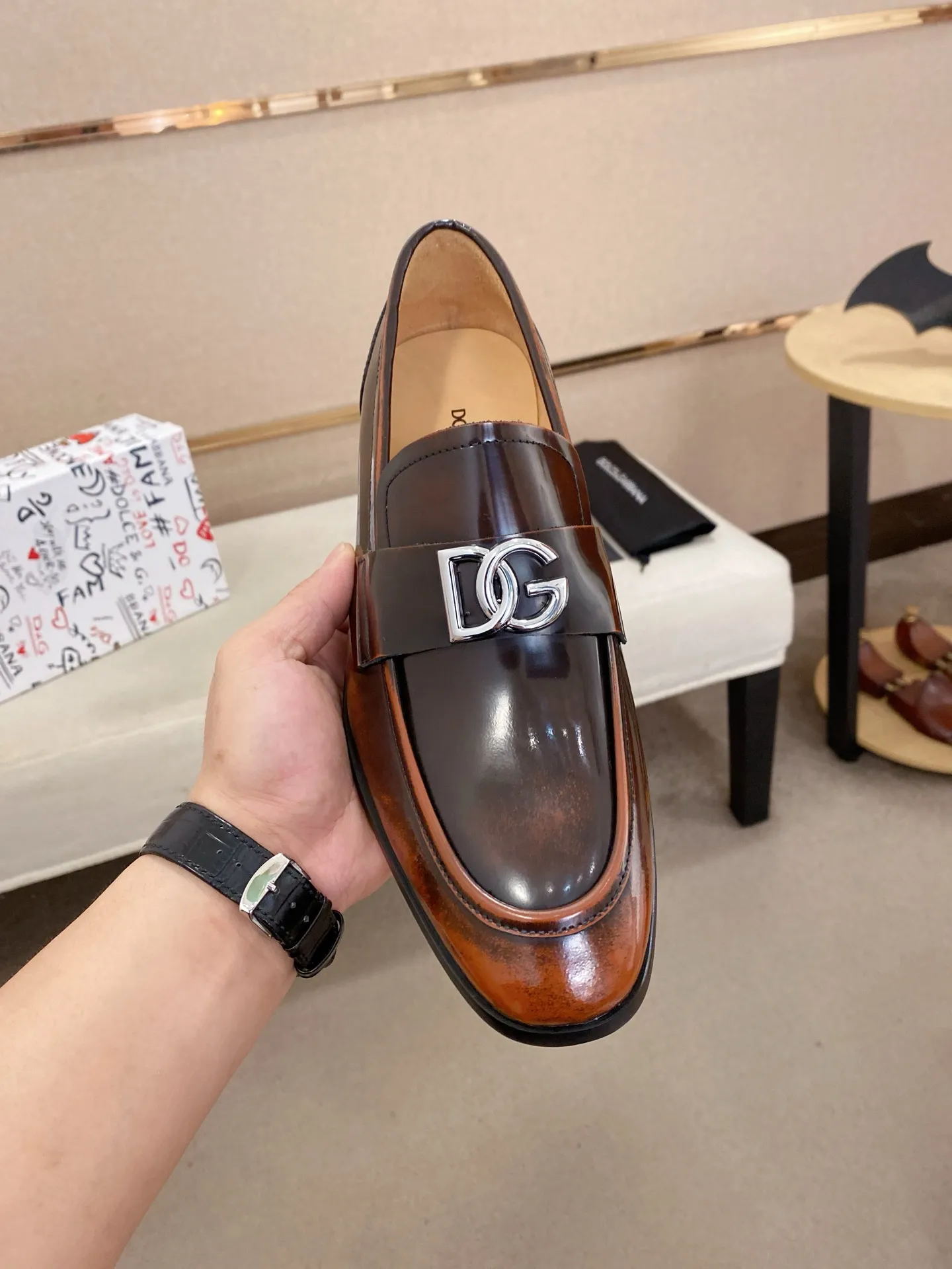 Men's clothing and shoes💰 520💰🌲DG top-notch🔍🔍men's new leather shoes🚹sold at the same time⚠The uppers are imported cowhide from Italy, the entire imported cowhide lining, and imported accessories💪💪, completely 1⃣️ vs. 1⃣️🇮🇹 💪💪, ⚠Sole: The original sole is specially provided by the original factory, the exclusive movable molded sole is super comfortable, ⚠Original factory follow-up goods, 🔍🔍high quality, can be entered and exited at will, welcome to compare ⚠Size number: 38-44. Can be customized 45 non-returnable